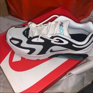 Women’s Nike Airmax 200